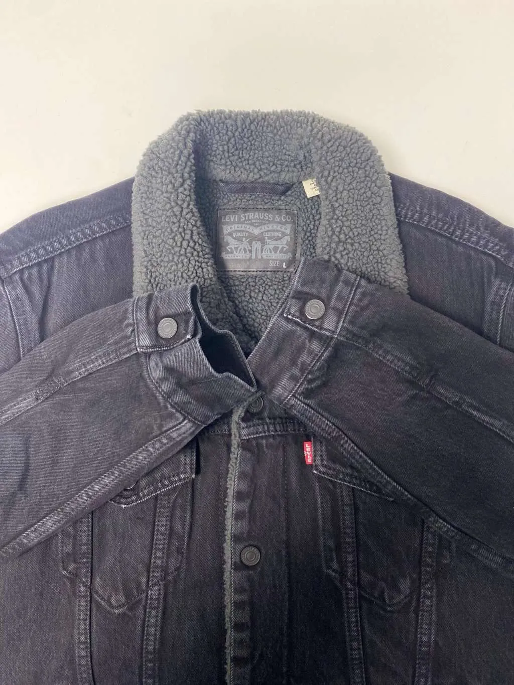 Levis denim sherpa trucker jacket in black – Medium