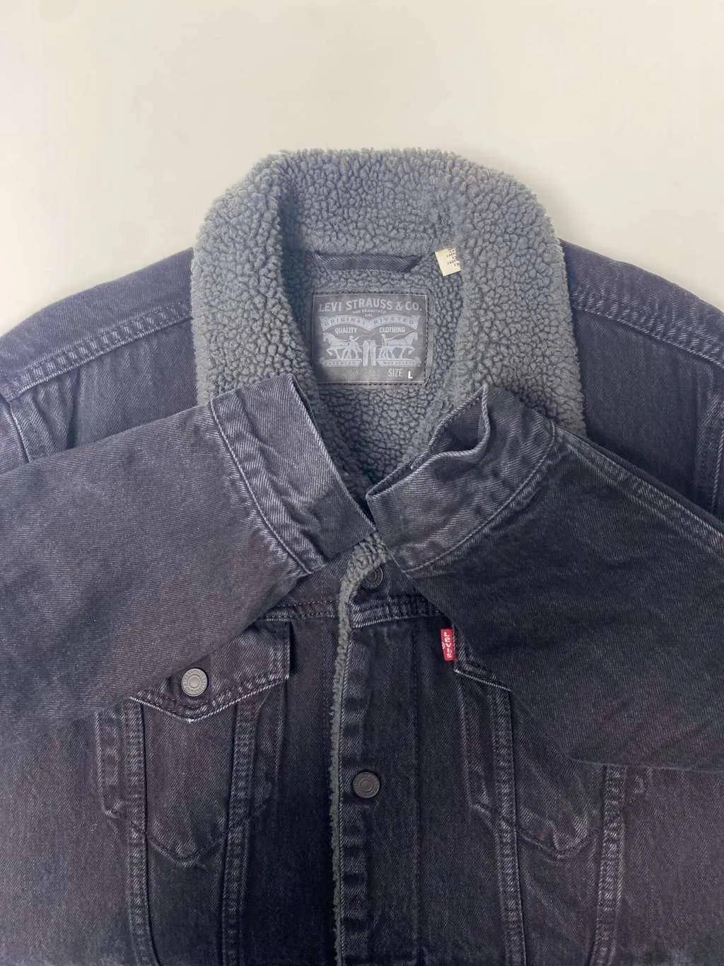 Levis denim sherpa trucker jacket in black – Medium