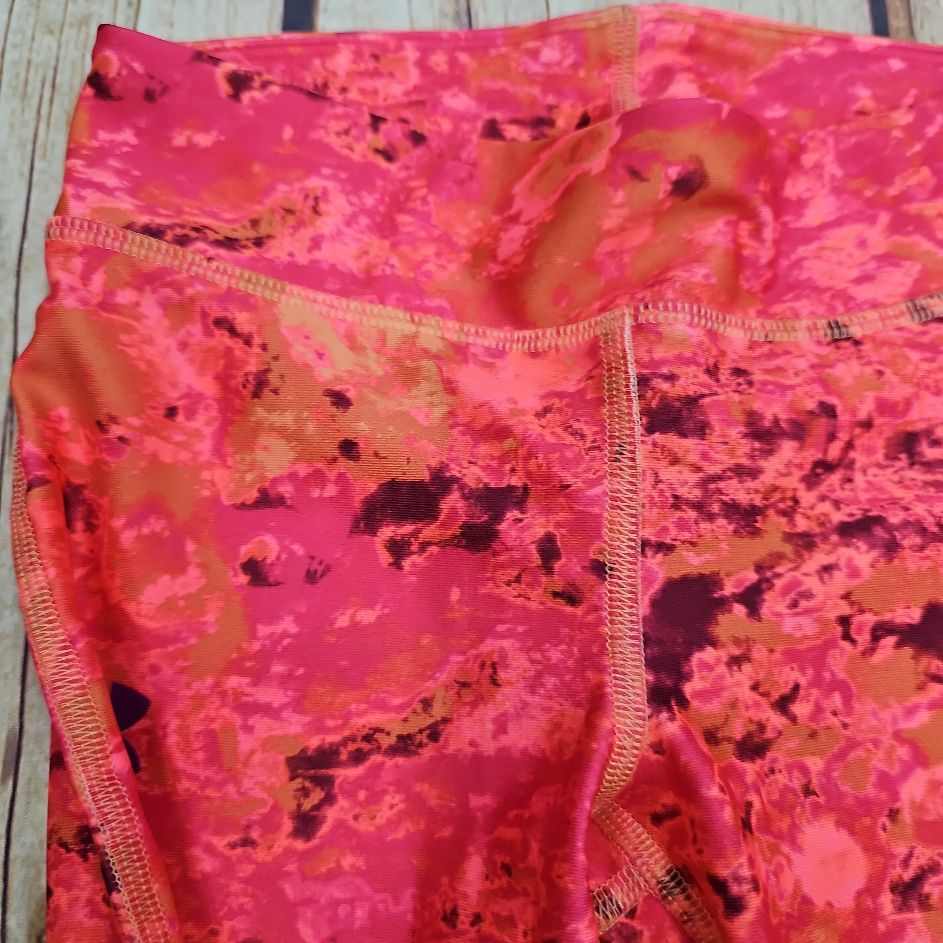 UA ARMOUR MARBLE PRINT HOT PINK ANKLE CROP